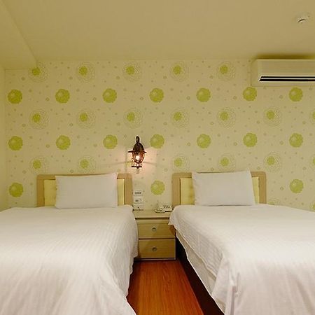 Green Park Commercial Hotel Tainan Exterior photo