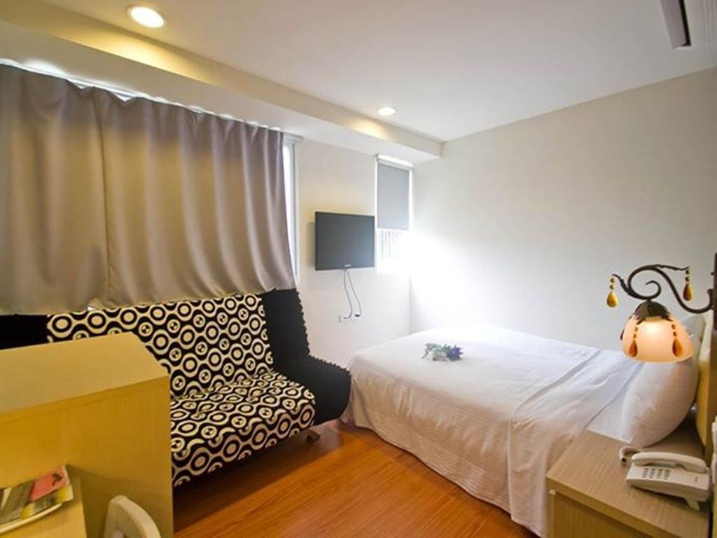 Green Park Commercial Hotel Tainan Room photo