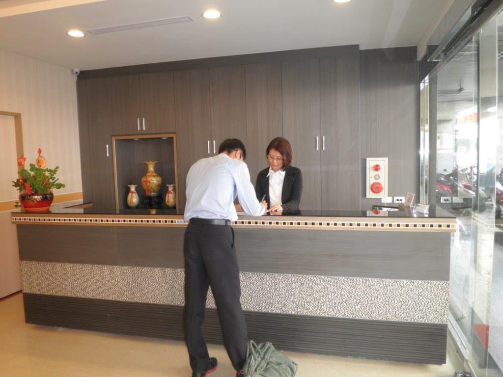 Green Park Commercial Hotel Tainan Exterior photo