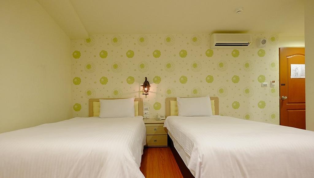 Green Park Commercial Hotel Tainan Exterior photo