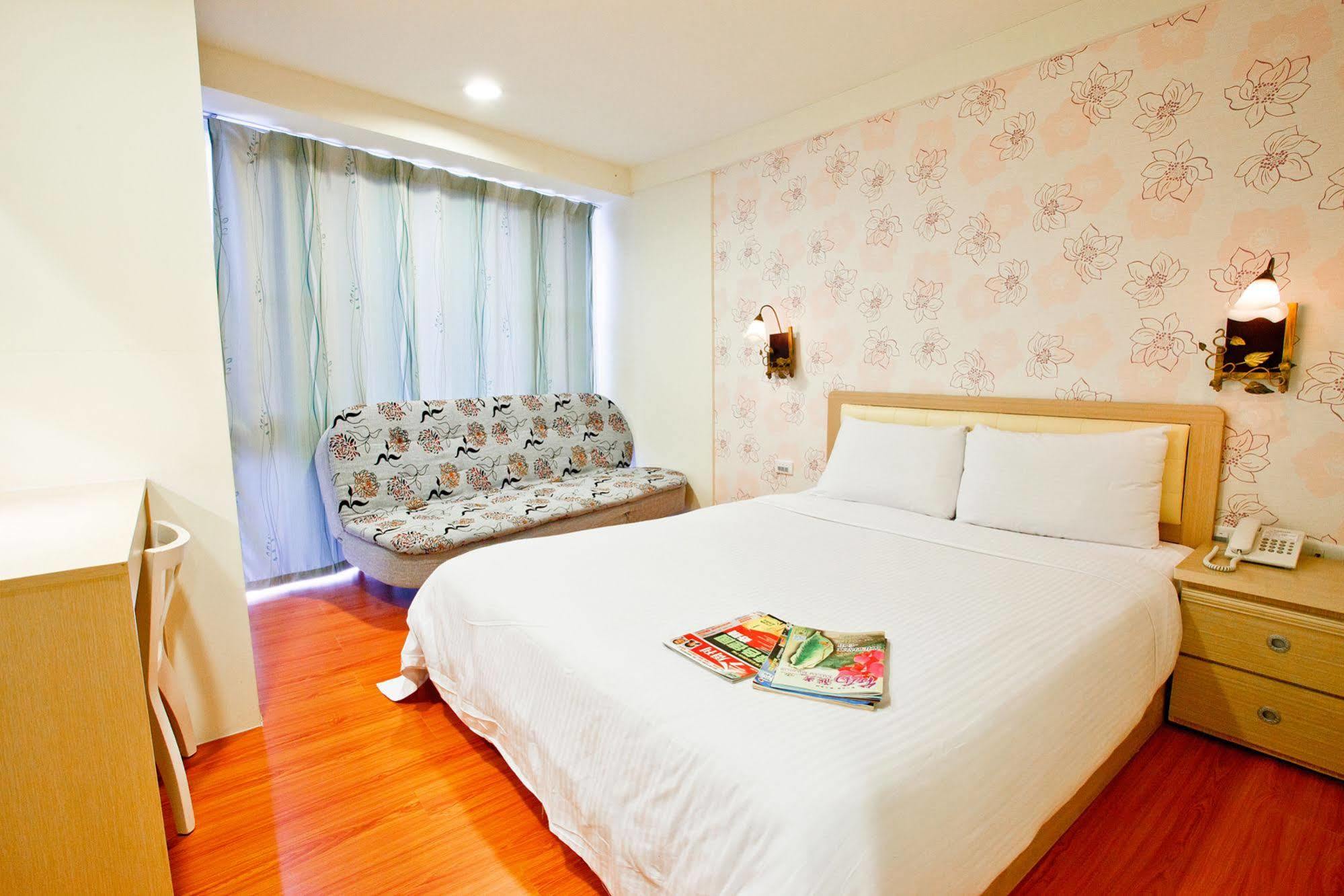 Green Park Commercial Hotel Tainan Exterior photo