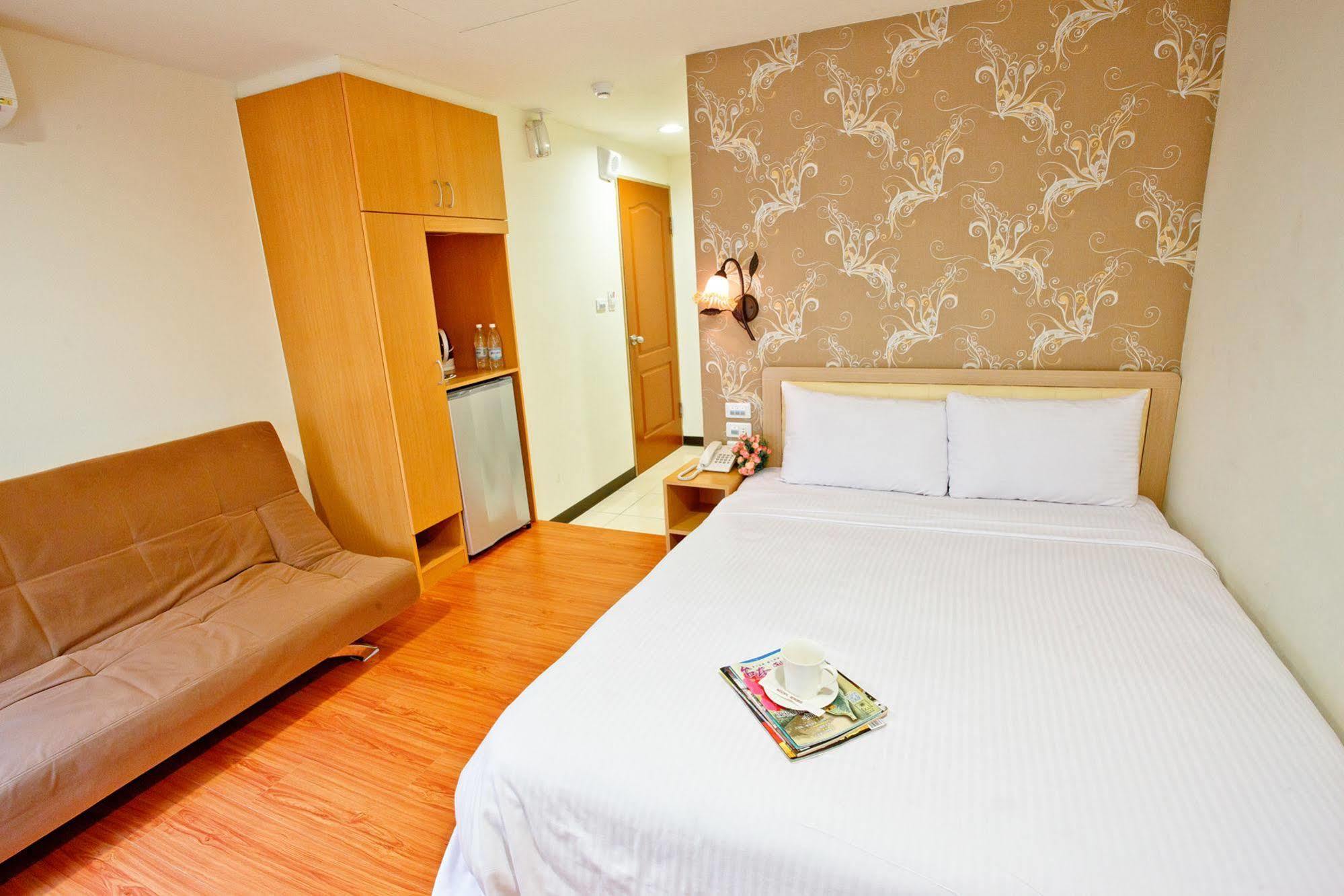 Green Park Commercial Hotel Tainan Exterior photo