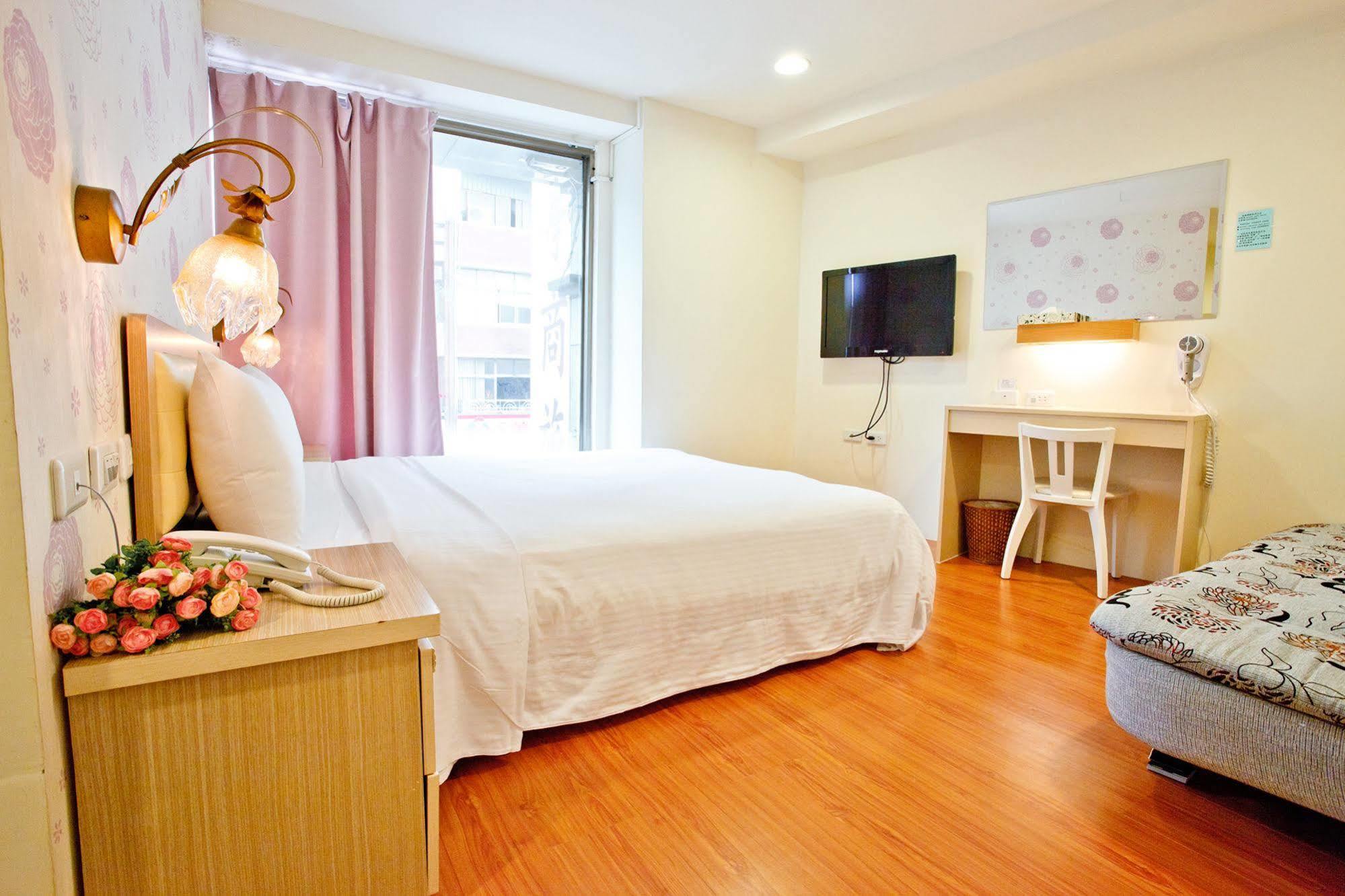 Green Park Commercial Hotel Tainan Exterior photo